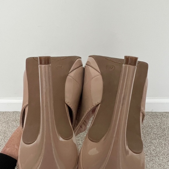 EUC Elegant Kelly & Katie Faux Patent Nude Slingback 4”Heels, Gently Used size 8 - Picture 8 of 14